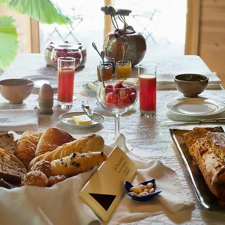 Absolut Oiseaux Bed & Breakfast 3*